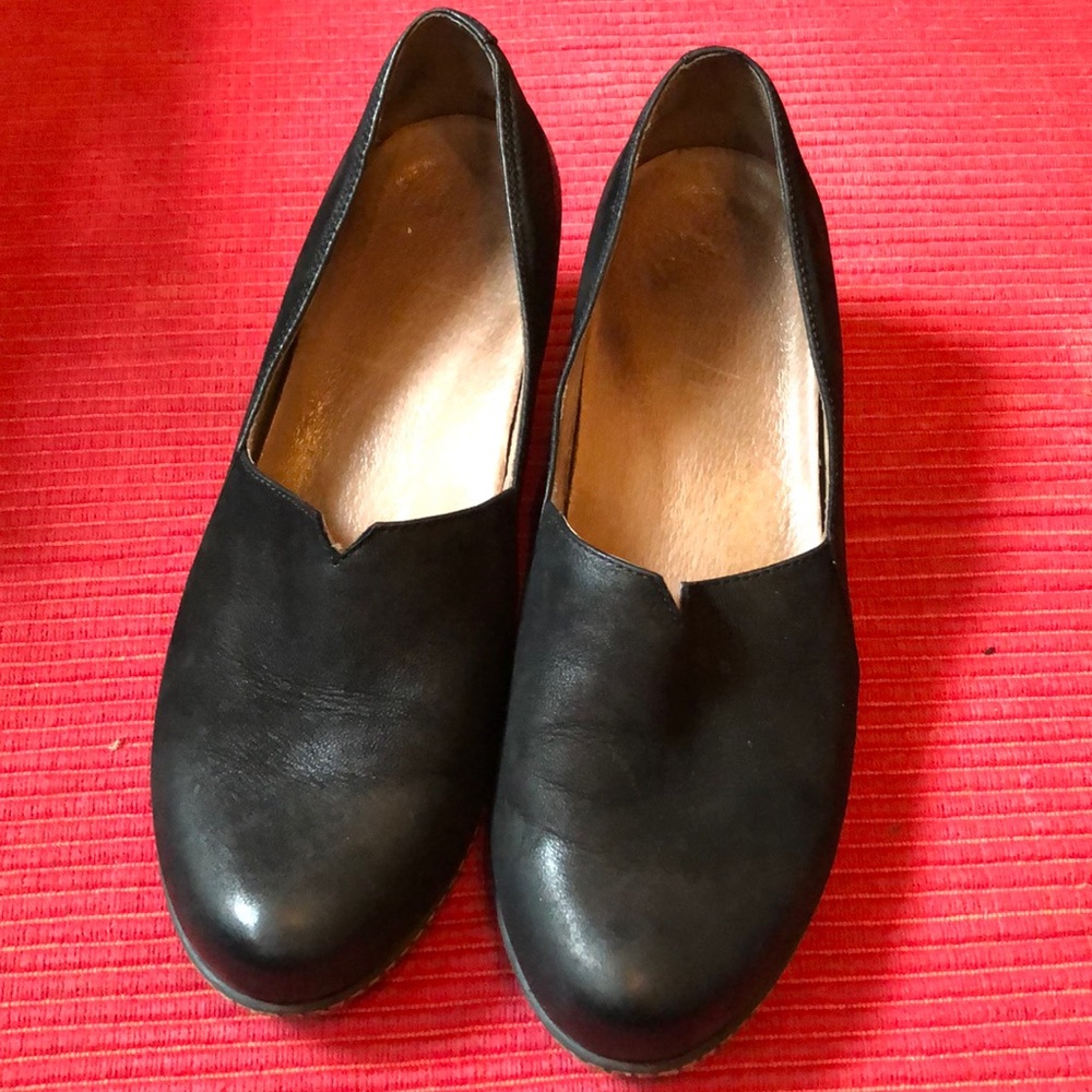 Dansko Liliana wedges sz 40 Black